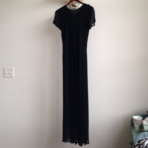Short sleeved size 2 chiffon black dress - Picture 1 of 2