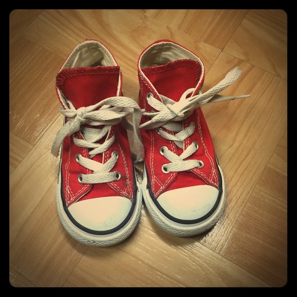 Converse sneakers size 8 childrens