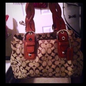 AUTHENTIC👍Coach signature soho, Braided Handles