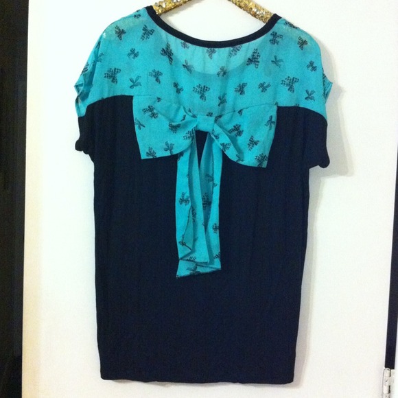 ❌SOLD IN BUNDLE❌ Plus Size Bow Top Size 1X - Picture 2 of 4