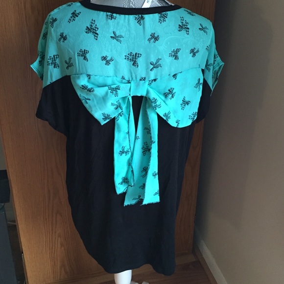 ❌SOLD IN BUNDLE❌ Plus Size Bow Top Size 1X - Picture 4 of 4
