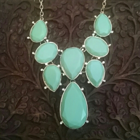 Jewelry - Statement necklace