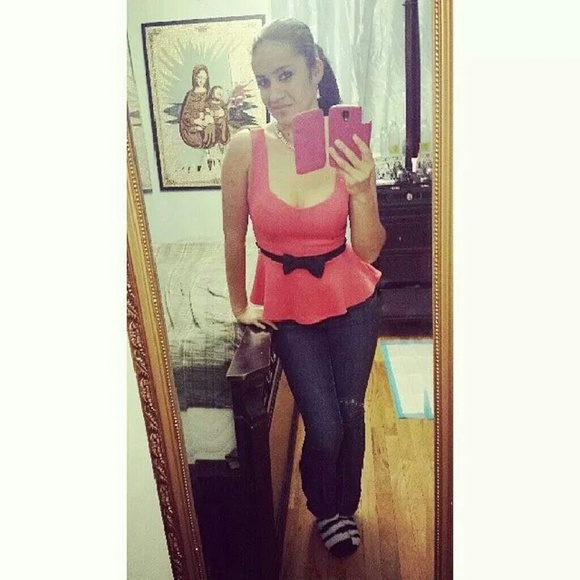 Very cute red top.