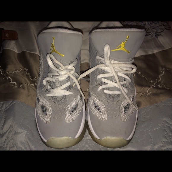 Grey Jordan's 6Y