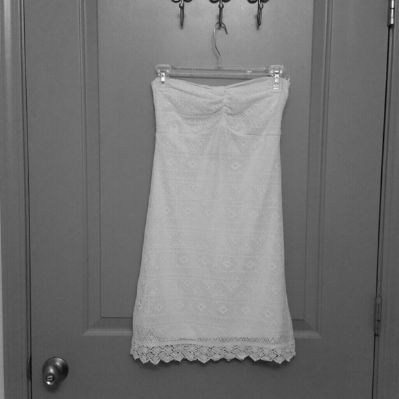 Adorable white lace strapless dress