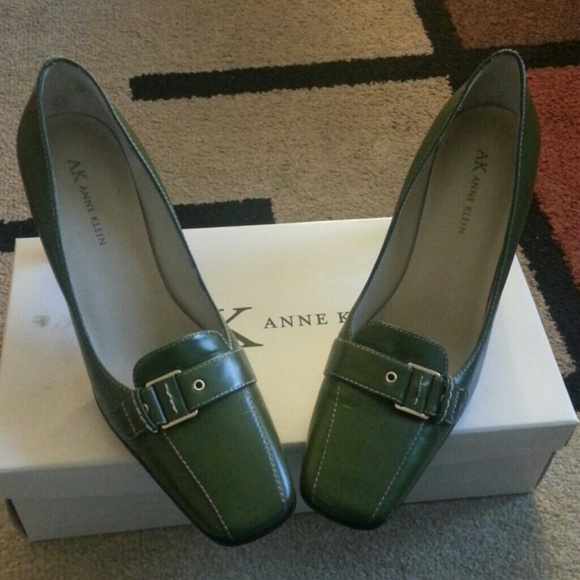Anne Klein green dress shoes