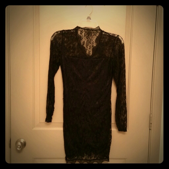 Short lace dress