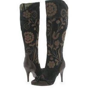 Knee high boots in great condition with box.