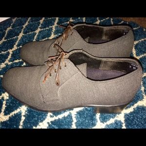 Grey Munro American lace-up shoes.