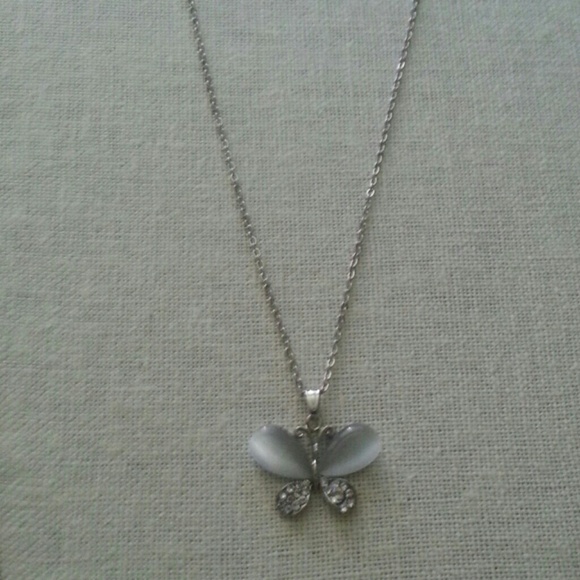LOVELY BUTTERFLY NECKLACE