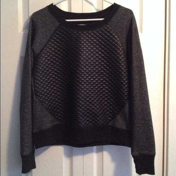🎉HOST PICK🎉Black textured sweatshirt
