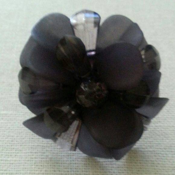 BLACK FLOWER RING
