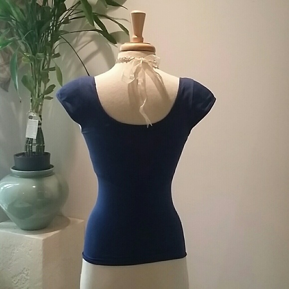 BCBG spandex top with shoulder pads - Picture 3 of 4