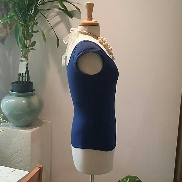 BCBG spandex top with shoulder pads - Picture 4 of 4