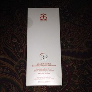 Arbonne Ultra Soft Skin Set