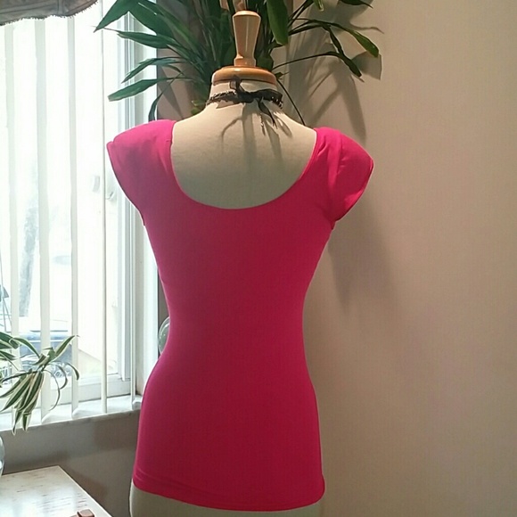 BCBG penny spandex top with shoulder pads - Picture 3 of 4