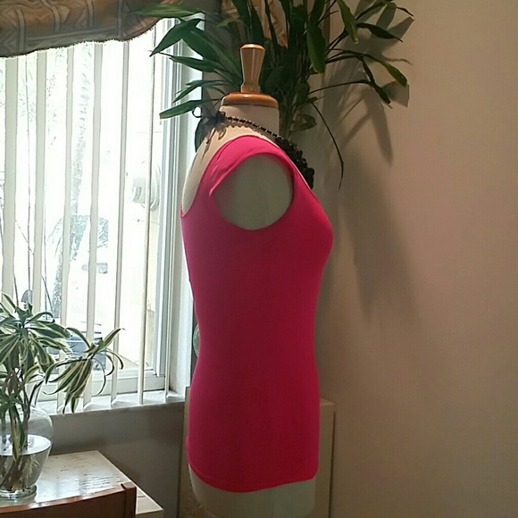 BCBG penny spandex top with shoulder pads - Picture 4 of 4