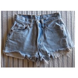 high waisted Levi's shorts