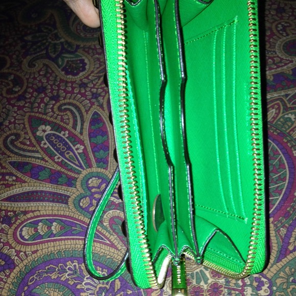 ❌SOLD ON EBAY‼️❌MK Selma Studded Leather Wristlet - Picture 2 of 3