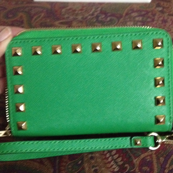 ❌SOLD ON EBAY‼️❌MK Selma Studded Leather Wristlet - Picture 3 of 3