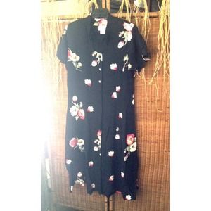 Beautiful dress black with red flowers.