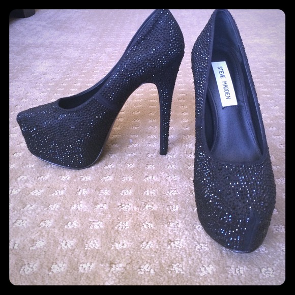 Steve Madden crystal pump