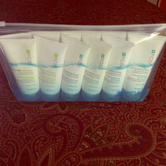 Arbonne Gift Or Travel Set