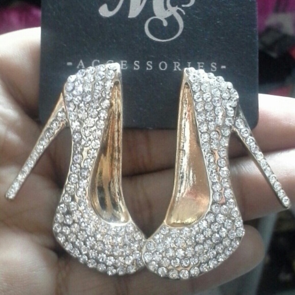 Jewelry - Flash sale!! High heel earrings