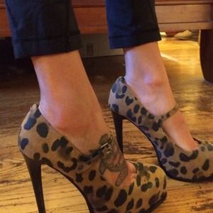 Simply Vera Vera Wang leopard print heels