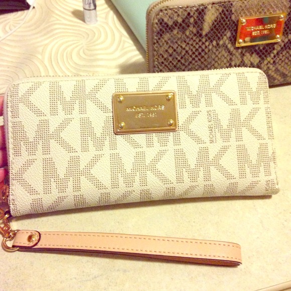 Michael kors Tech continental wristlist vanilla