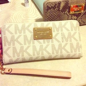 Michael kors Tech continental wristlist vanilla