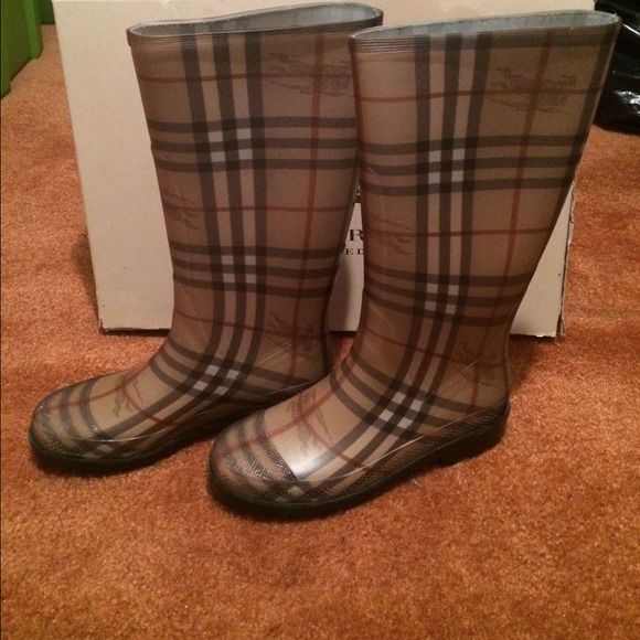 Burberry Rain Boots ☔️