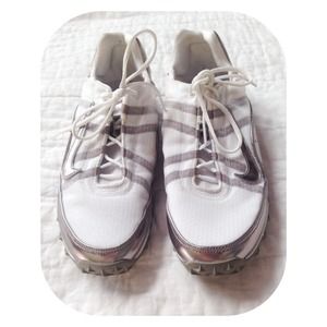 Nike Women's Jana Star XO