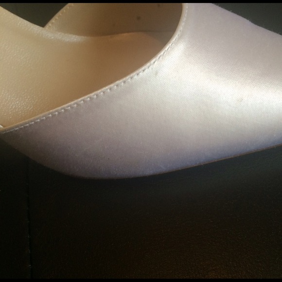 White High Heel Closed Toe Sling Back Shoes - Picture 2 of 4
