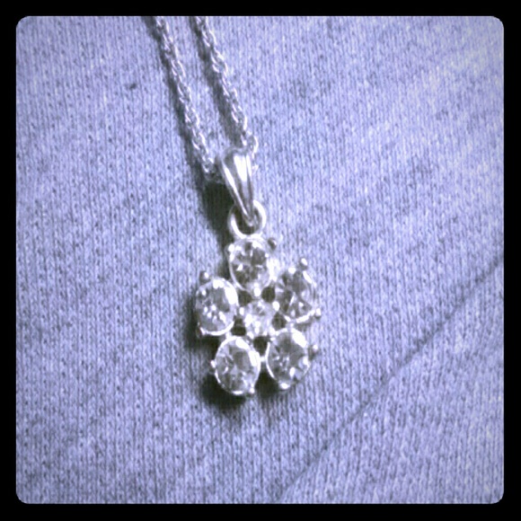 Crystal flower necklace - Picture 1 of 1