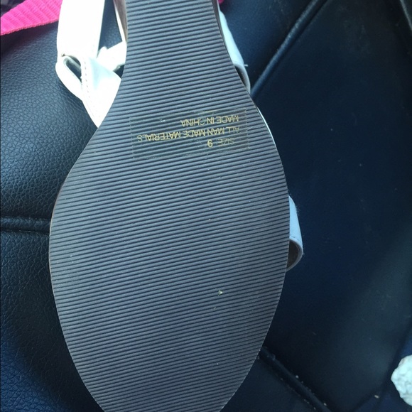 White wedges - Picture 2 of 4