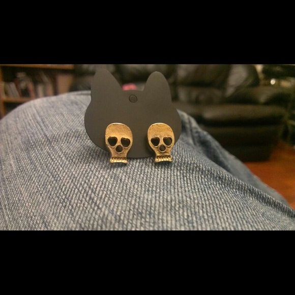 New Skull Studs Earrings - Picture 2 of 2