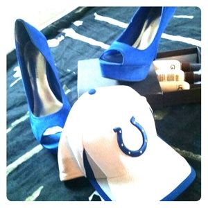 Sexy, sassy, and chic Just Fab Blue Pumps!