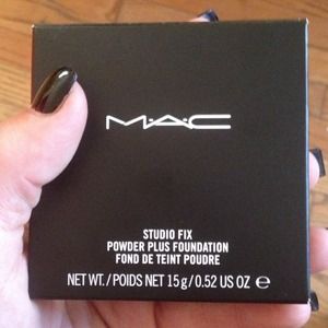 NIB Mac studio fix powder NC40
