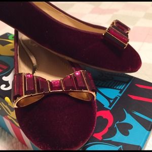 Insanely adorable burgundy velvet flats with bow