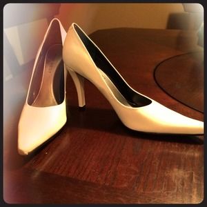 Nine West Dougo White Leather Pumps