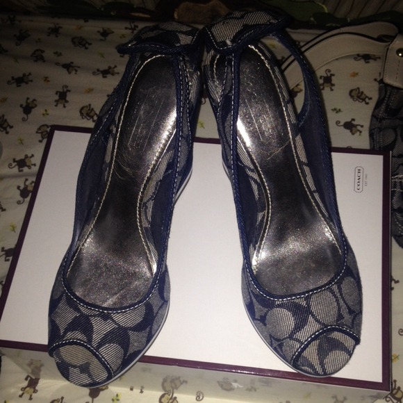 ✂️REDUCED!!!!!!!!✂️💥💥Denim colored coach wedges!