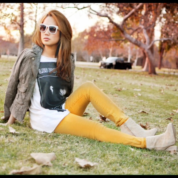 NEW Mother denim (yellow) size 25