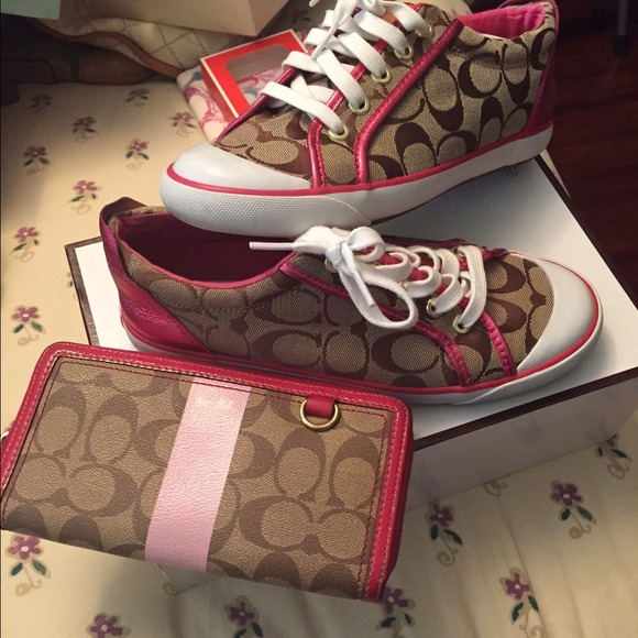 Coach shoes pink set with wallet