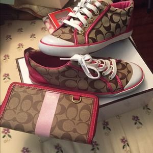 Coach shoes pink set with wallet