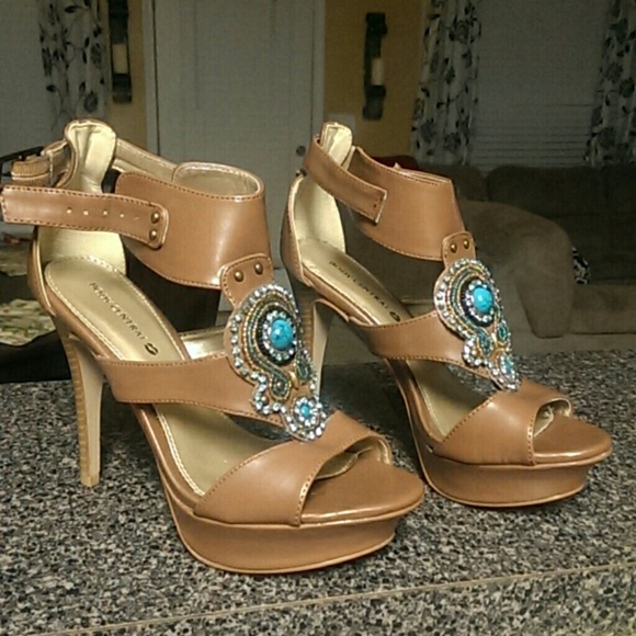 Light brown high heel  shoe - Picture 1 of 2
