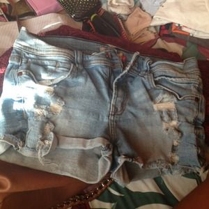 distressed jean shorts(somewhat high waisted)