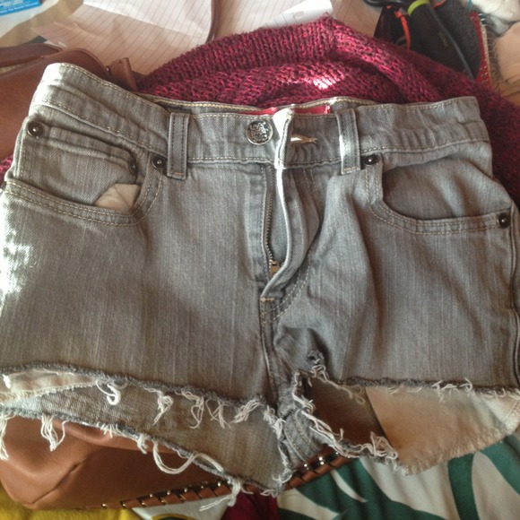grey frayed denim shorts