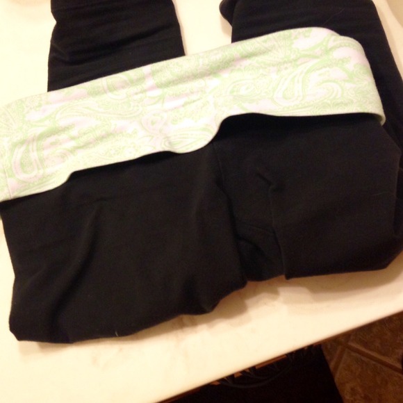 Fitted Capri VS yogas