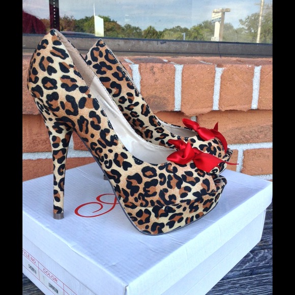 Ami Leopard Print heels size 7